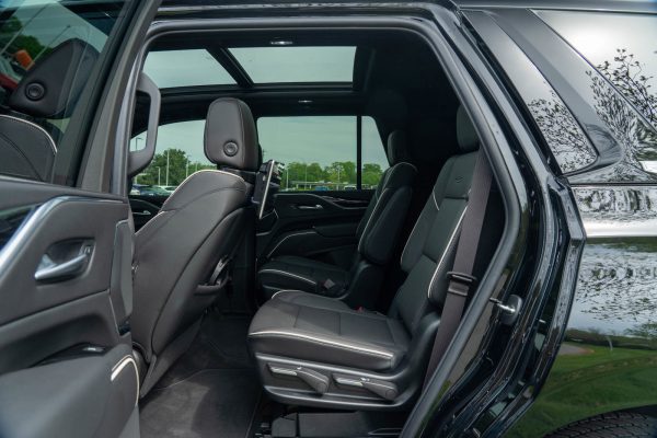 1ec032f23de84ab7a07b5a7ea9b058e0 2023 Cadillac Escalade Sport