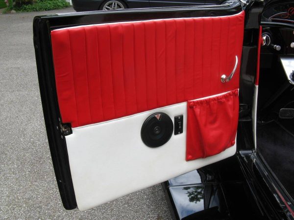 59488734-770-0@2X 1932 Ford Model B Roadster
