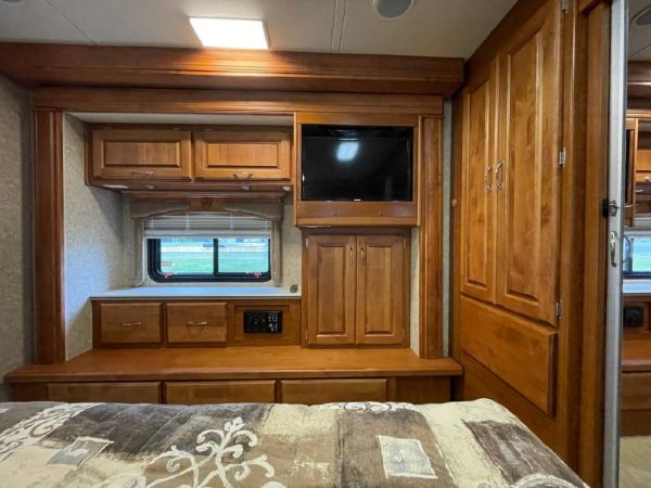 61c1efa8582fff300d7a4853 2007 Monaco Class A RV DIPLOMAT 38PDQ