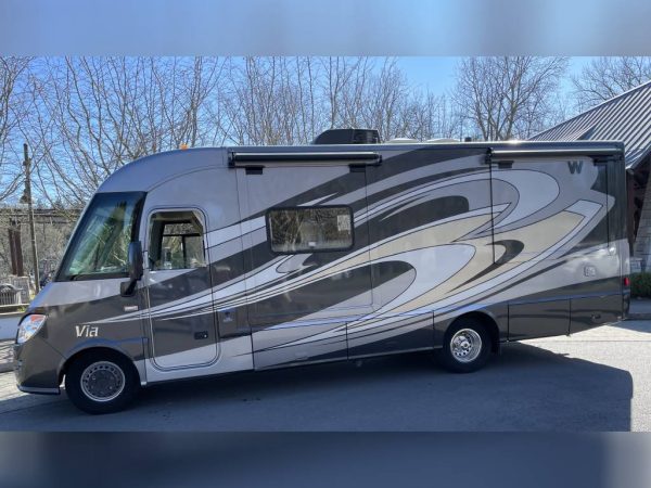 62313350d01a6b7690700963 2013 Winnebago VIA 25Q