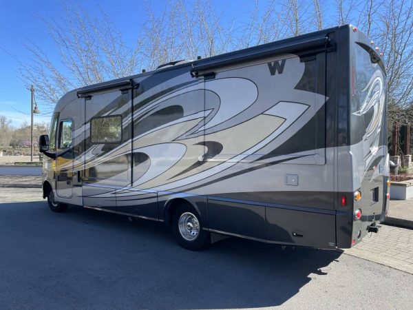 62313352633d8e4ac7246dc5 2013 Winnebago VIA 25Q