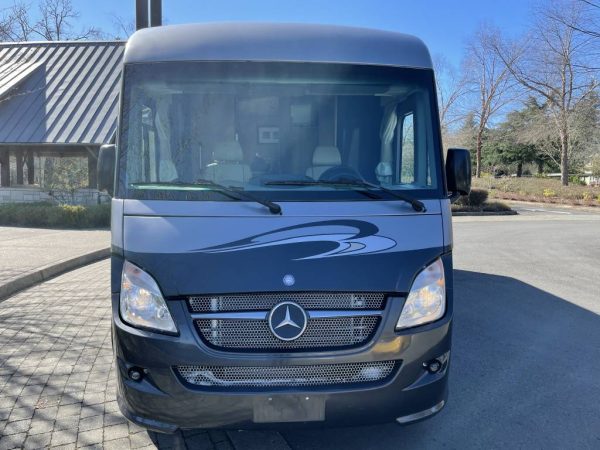 6231335bb6c0b60f5b1b3088 2013 Winnebago VIA 25Q