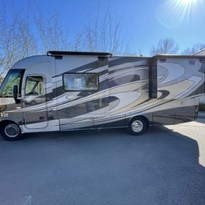6231335e6140fe07ac58377b 2013 Winnebago VIA 25Q
