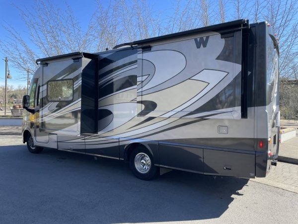 6231336059d4923f280274b6 2013 Winnebago VIA 25Q