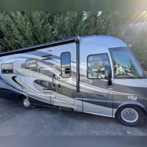 62313363456d9e5be652be13 2013 Winnebago VIA 25Q