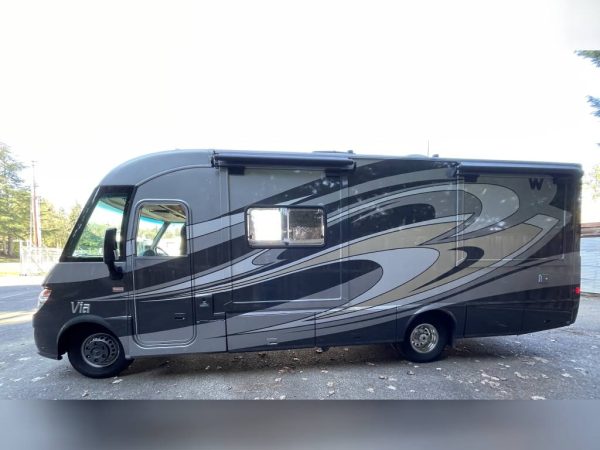 6231336531de3324ce7d0e78 2013 Winnebago VIA 25Q