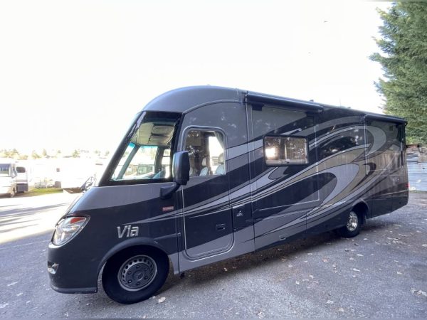 62313369f2afe345516691b3 2013 Winnebago VIA 25Q