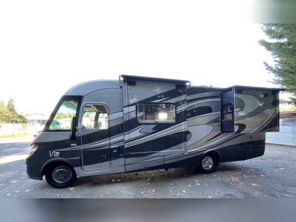 6231336b3330877c87028d43 2013 Winnebago VIA 25Q