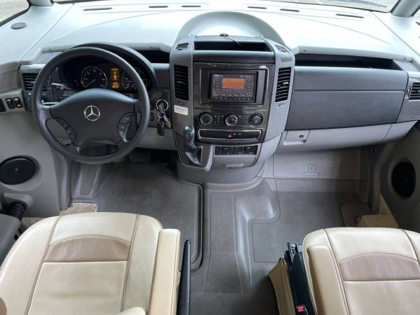 6233a829a6766034847af533 2013 Winnebago VIA 25Q