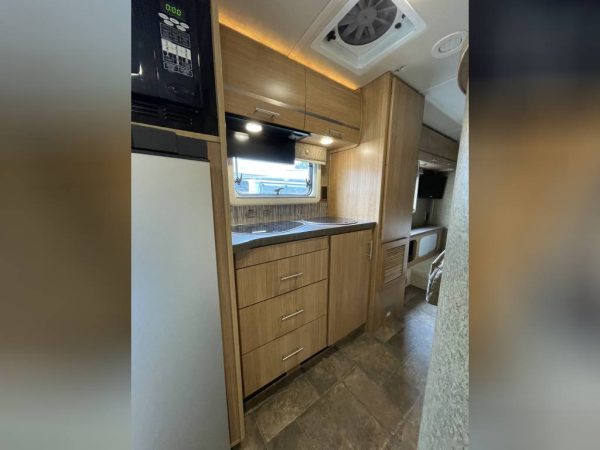 6233a82fb3c99a02c2737fcf 2013 Winnebago VIA 25Q