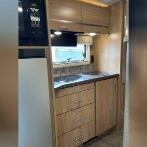 6233a832ddab0c6fb35d3f23 2013 Winnebago VIA 25Q