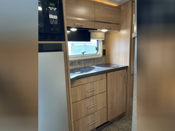 6233a832ddab0c6fb35d3f23 2013 Winnebago VIA 25Q