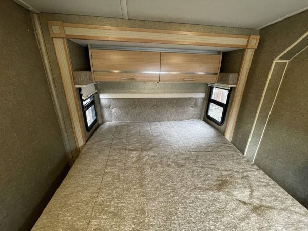 6233a83d7da21248016aead3 2013 Winnebago VIA 25Q