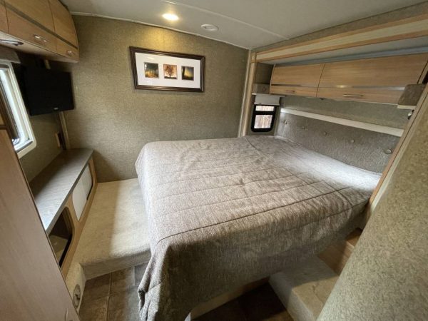 6233a84409a40531ab6f6065 2013 Winnebago VIA 25Q