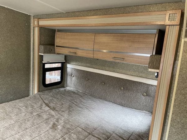 6233a847916f7b133b414954 2013 Winnebago VIA 25Q