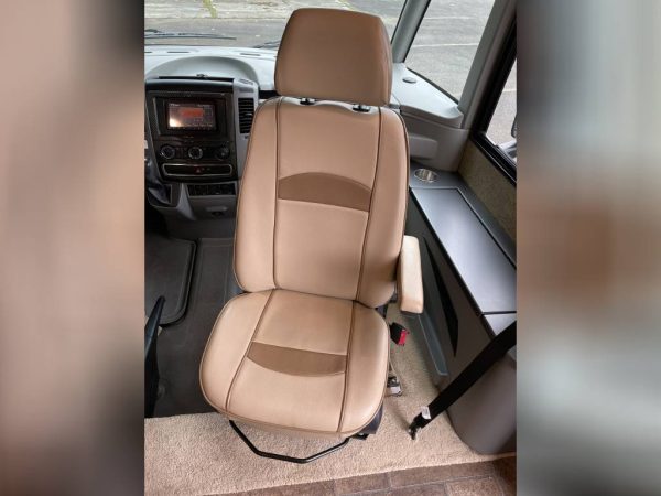 6233a84a447c656a7a1f33f3 2013 Winnebago VIA 25Q