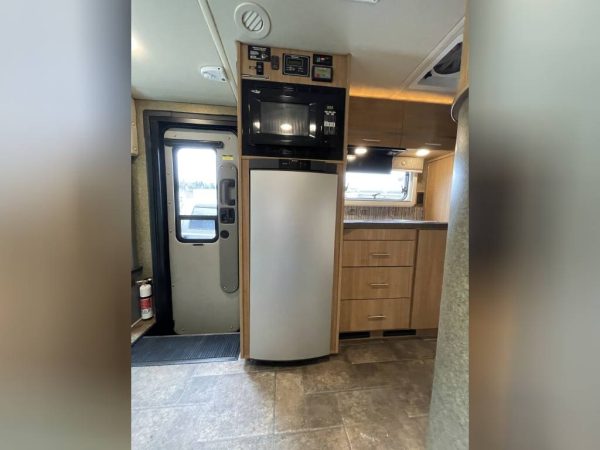 6233a84c47a1a977030c6595 2013 Winnebago VIA 25Q