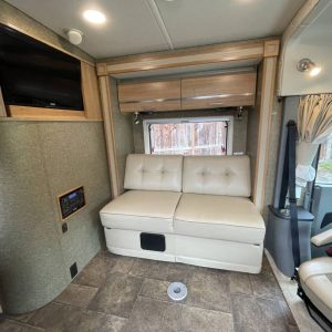 6233a853da9c9517a37fa7f3 2013 Winnebago VIA 25Q
