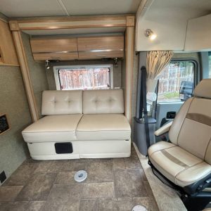 6233a856b90ef2336f1a78d3 2013 Winnebago VIA 25Q