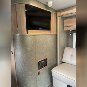 6233a85841287b40e670f2a1 2013 Winnebago VIA 25Q