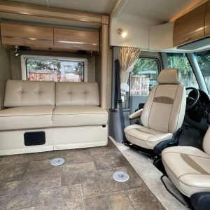 6233a85fdfb92643a4637805 2013 Winnebago VIA 25Q