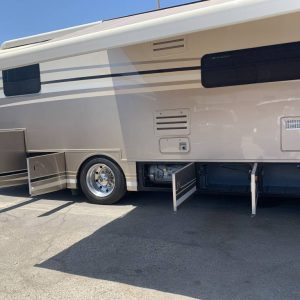 62b35732c8d7c21091011436 2011 Monaco Class A RV VESTA 32PBS