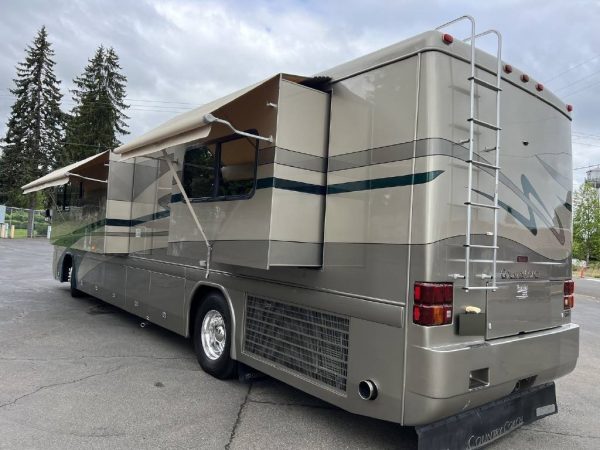 62b4a21a4c3e7f45585d3143 2002 Country Coach Class A RV INTRIGUE 40 SUITE OF DREAMS