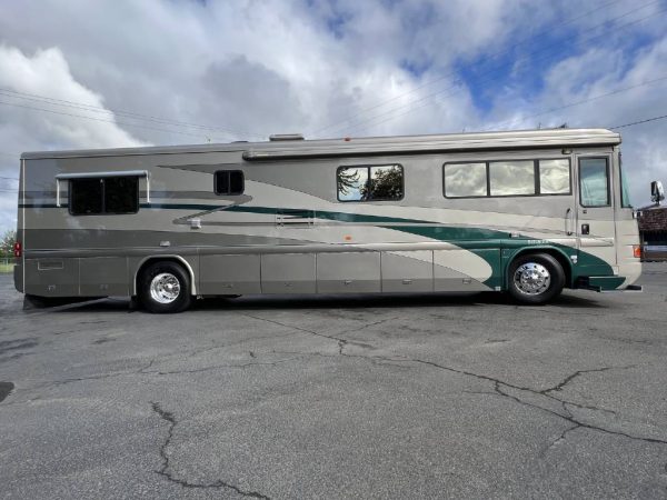 62b4a21f33d33854303e8984 2002 Country Coach Class A RV INTRIGUE 40 SUITE OF DREAMS