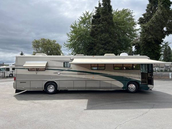 62b4a220151f8b4ea53344a5 2002 Country Coach Class A RV INTRIGUE 40 SUITE OF DREAMS