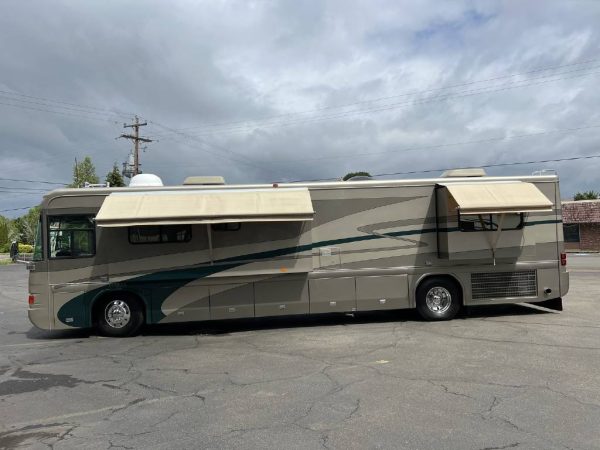 62b4a220fb720922a6112304 2002 Country Coach Class A RV INTRIGUE 40 SUITE OF DREAMS