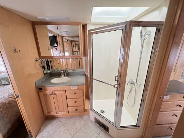 62b4a228555199034f42ee4a 2002 Country Coach Class A RV INTRIGUE 40 SUITE OF DREAMS