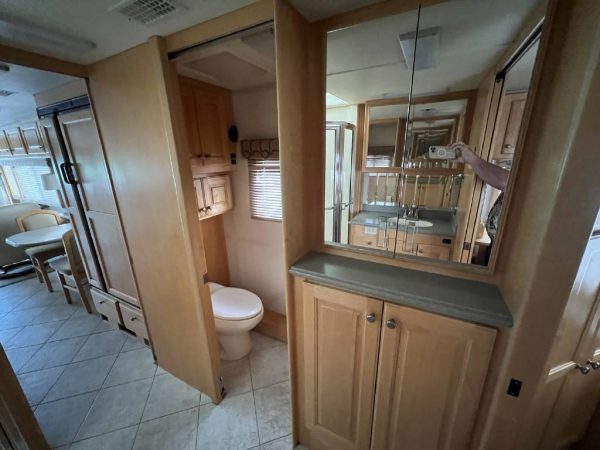 62b4a228a51fc63c873332ed 2002 Country Coach Class A RV INTRIGUE 40 SUITE OF DREAMS