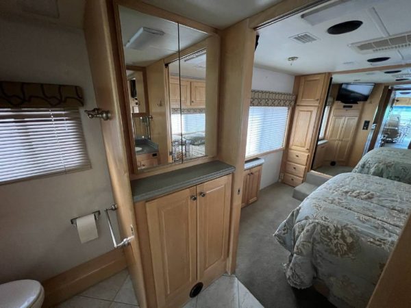 62b4a22a50de536d7203262d 2002 Country Coach Class A RV INTRIGUE 40 SUITE OF DREAMS
