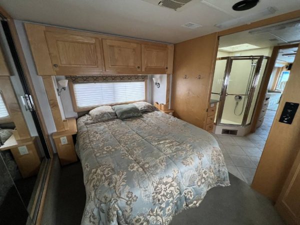 62b4a22ca51fc63c873332ef (1) 2002 Country Coach Class A RV INTRIGUE 40 SUITE OF DREAMS