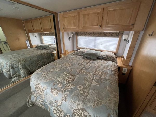 62b4a22cc209b057e4257085 2002 Country Coach Class A RV INTRIGUE 40 SUITE OF DREAMS