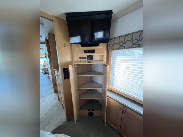 62b4a22e3893227e1b0ee634 2002 Country Coach Class A RV INTRIGUE 40 SUITE OF DREAMS
