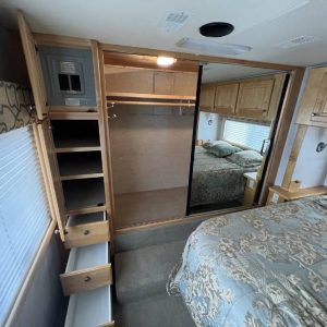 62b4a22e4e284b1f051034bc 2002 Country Coach Class A RV INTRIGUE 40 SUITE OF DREAMS