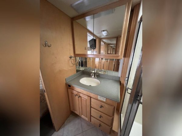 62b4a2368a29b32f2e0d7c2f 2002 Country Coach Class A RV INTRIGUE 40 SUITE OF DREAMS