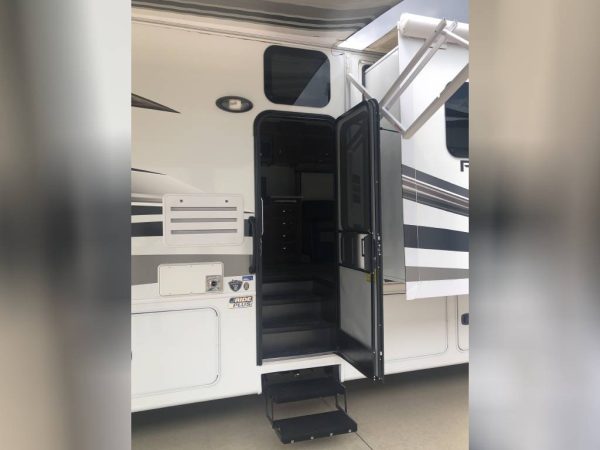 6305609d509c0c4f235cf946 2018 Jayco Class A RV PRECEPT 31UL
