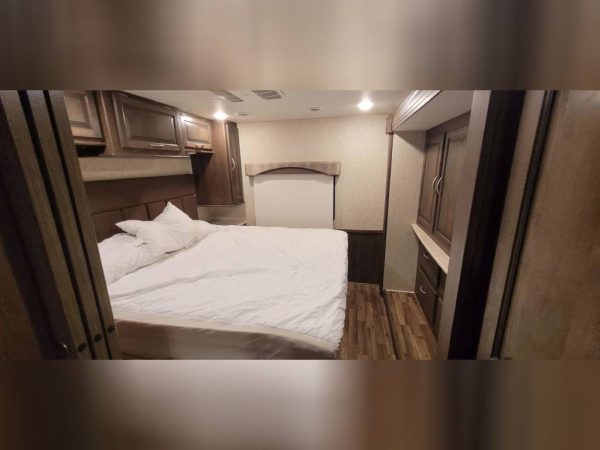 630bddfc153336510b3a74d5 2019 Coachmen Class A RV MIRADA 32SS