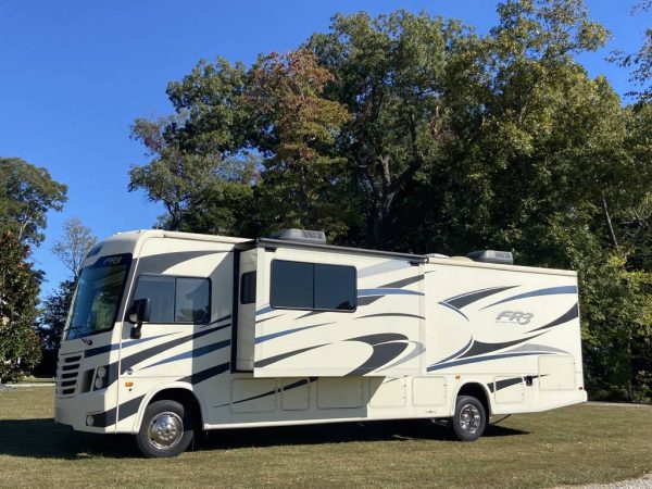 633cb02ca550d50aa011ea34 2019 Forest River Class A RV FR3 32DS