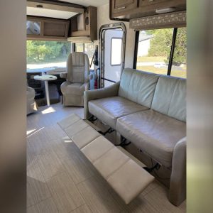 633ce34e43b17e62821e43d4 2019 Forest River Class A RV FR3 32DS