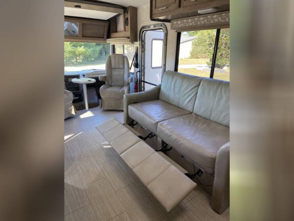 633ce34e43b17e62821e43d4 2019 Forest River Class A RV FR3 32DS