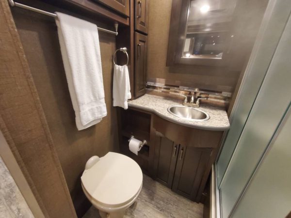 634e0081673e6b7f372bbb8b 2019 Thor Motor Coach Class A RV HURRICANE 29M
