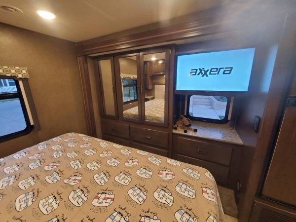 634e00bfd18cfe47387eaa43 2019 Thor Motor Coach Class A RV HURRICANE 29M