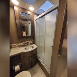 634e00d0dca05d3f2808ed82 (1) 2019 Thor Motor Coach Class A RV HURRICANE 29M