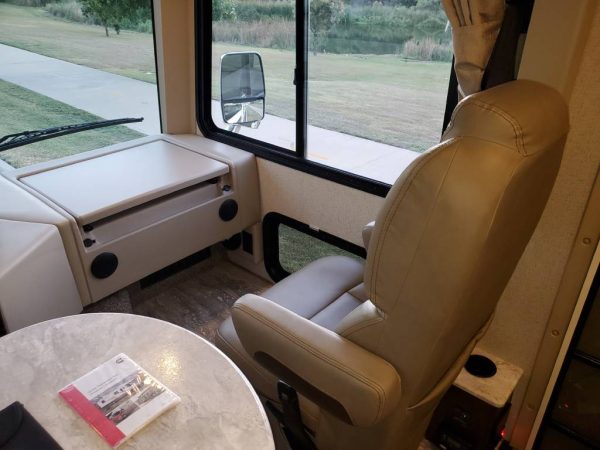 634e00e154df5c48ce46977e (1) 2019 Thor Motor Coach Class A RV HURRICANE 29M
