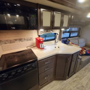 634e00f4efed5954d76a04df 2019 Thor Motor Coach Class A RV HURRICANE 29M