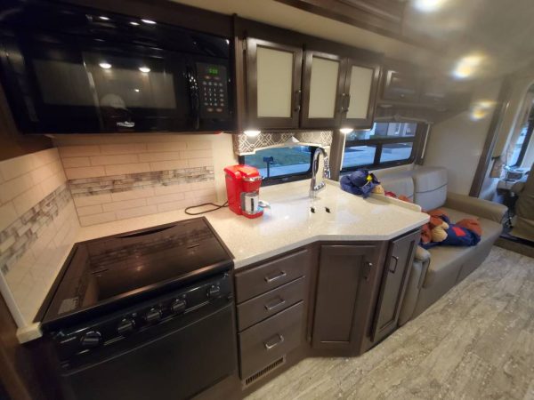 634e00f4efed5954d76a04df 2019 Thor Motor Coach Class A RV HURRICANE 29M