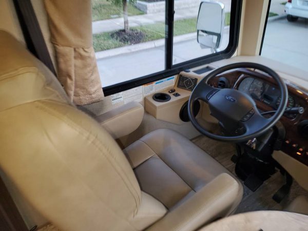 634e013ba42e8372d5611184 2019 Thor Motor Coach Class A RV HURRICANE 29M